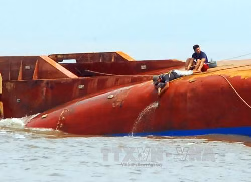 Tạm dừng tìm kiếm nạn nhân mất tích trên sông Soài Rạp ảnh 1