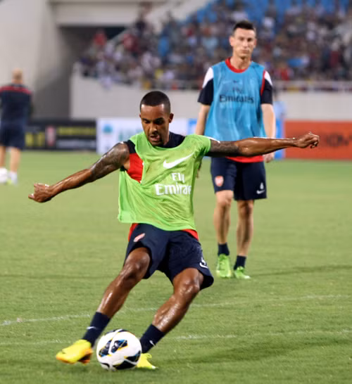 'Chợ đen' sốt vé xem Arsenal ảnh 9