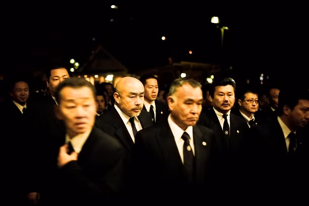Mafia Nhật ra tạp chí với thơ và câu cá ảnh 1