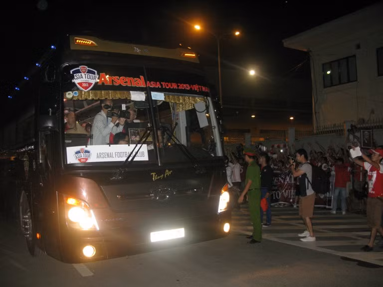 Háo hức đón Arsenal lúc tờ mờ sáng ảnh 11