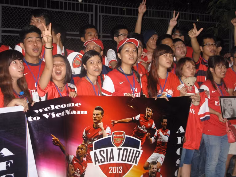 Háo hức đón Arsenal lúc tờ mờ sáng ảnh 1
