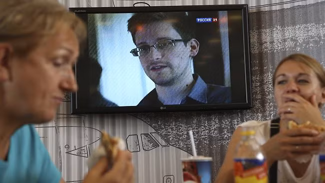 Snowden sống ra sao ở khu quá cảnh sân bay ảnh 1