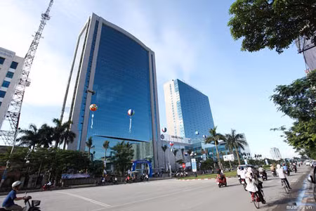 Bán lẻ và văn phòng cho thuê nguy cơ 'vỡ trận' ảnh 1