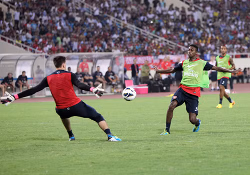 'Chợ đen' sốt vé xem Arsenal ảnh 12