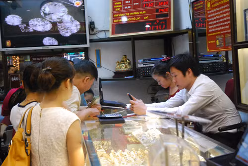 Giá vàng hạ nhiệt, tỷ giá bớt nóng ảnh 1