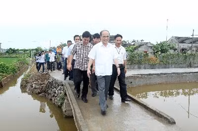 Chủ tịch Quốc hội thăm và làm việc tại Ninh Bình ảnh 1