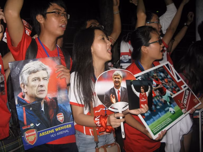 Háo hức đón Arsenal lúc tờ mờ sáng ảnh 5