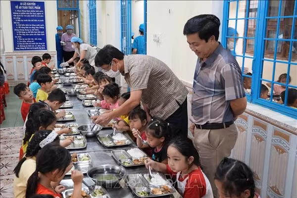 Nâng cao chất lượng bữa ăn bán trú cho học sinh vùng cao