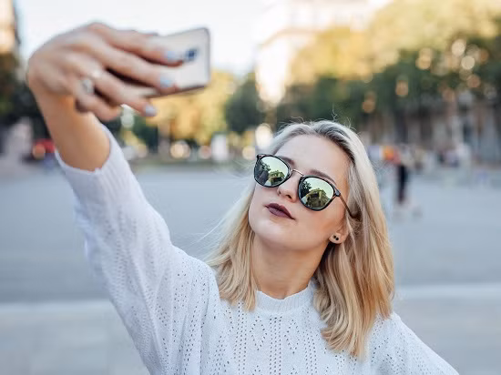 Instagram, Facebook lọt danh sách mạng xã hội nguy hại nhất với người trẻ ảnh 1