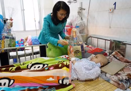 Quan tâm chăm lo cho trẻ có hoàn cảnh khó khăn nhân ngày Quốc tế thiếu nhi ảnh 1