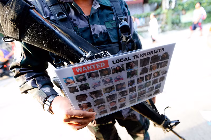 Philippines ra 'tối hậu thư' cho phiến quân tại Marawi: 'Đầu hàng hay là chết' ảnh 1