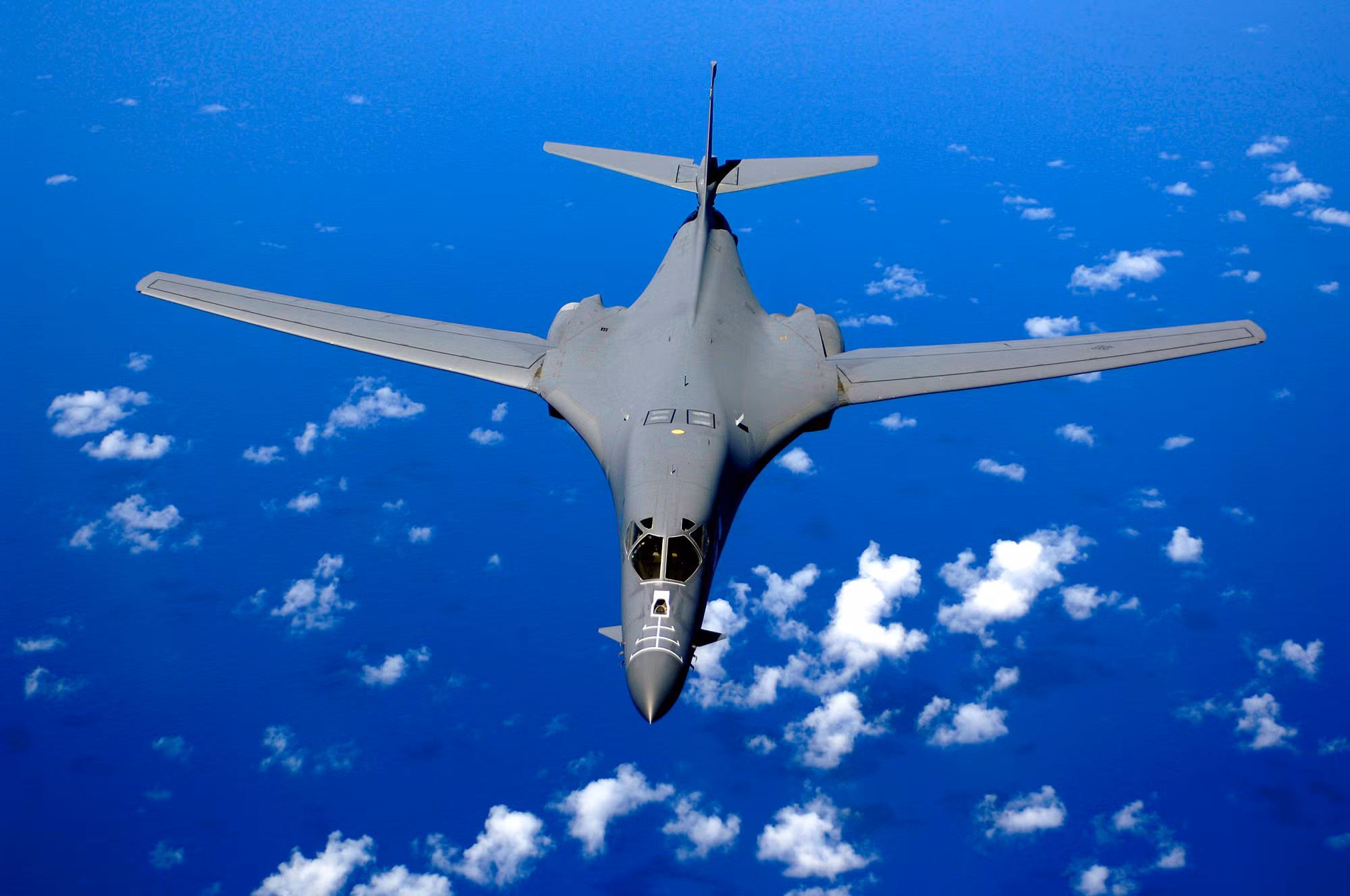 Vừa điều tàu sân bay thứ 3, Mỹ lại bị Triều Tiên tố sử dụng máy bay ném bom B-1B ảnh 1