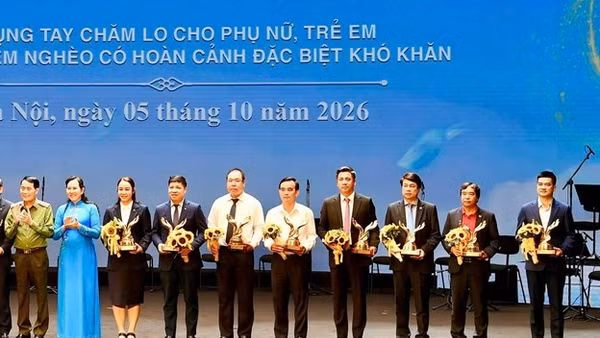 Doanh nhân Nguyễn Thị Phương Thảo dự chương trình 'Kết nối yêu thương' của Hội LHPN Việt Nam