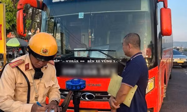 TP Hồ Chí Minh siết kiểm tra điều kiện an toàn xe khách.