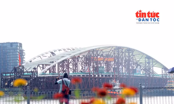 Hoàn thành hành trình 124 km đưa vòm thép cầu đi bộ về TP Hồ Chí Minh.