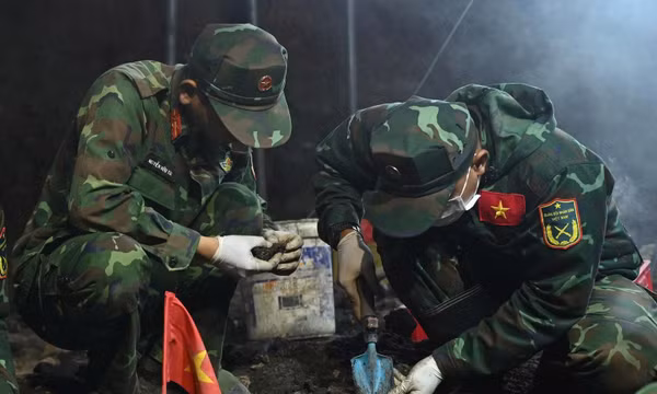 Tiếp tục phát hiện, quy tập hài cốt liệt sĩ tại Công viên Lê Thị Riêng.