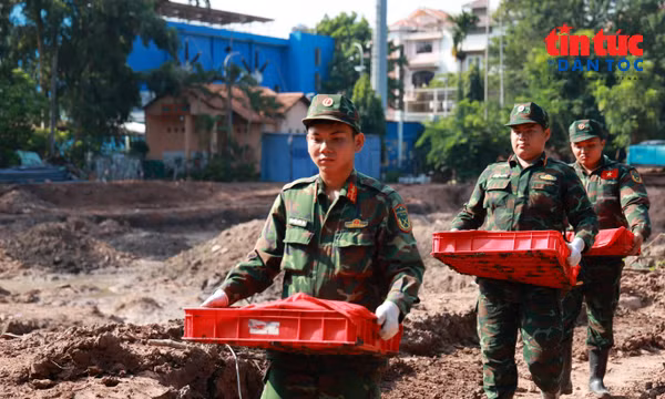 Thêm 6 bộ hài cốt liệt sĩ được phát hiện tại Công viên Lê Thị Riêng.