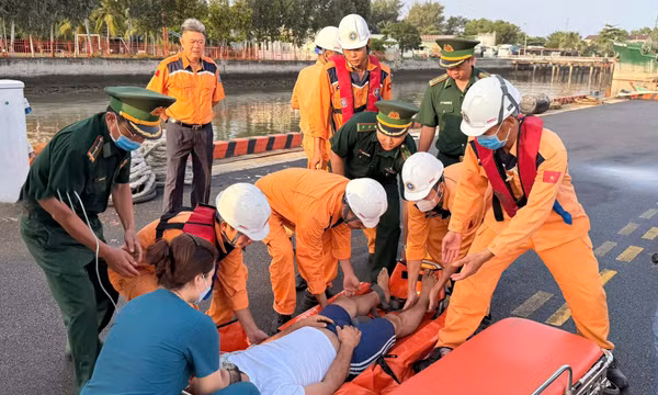 BĐBP TP Hồ Chí Minh phối hợp cứu thuyền viên bị nạn trên biển.