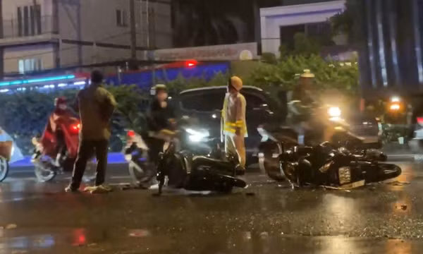 Một người tử vong trong vụ Mercedes tông nhiều phương tiện ở TP Hồ Chí Minh.