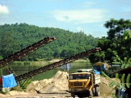 Khai thác cát sông vẫn tràn lan ở Thừa Thiên - Huế ảnh 1
