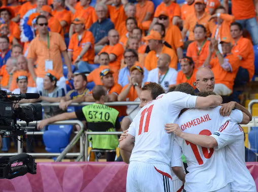 EURO 2012: Hà Lan cơn gió heo may màu da cam ảnh 1