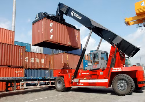 Thu hải quan giảm mạnh do kinh tế suy giảm ảnh 1