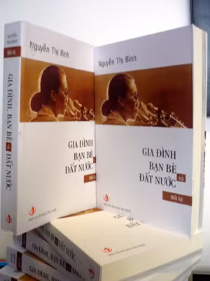 Ra mắt cuốn hồi ký của nguyên Phó Chủ tịch nước Nguyễn Thị Bình ảnh 1