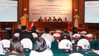 Tái cơ cấu là nhu cầu cấp thiết của ngành ngân hàng ảnh 1