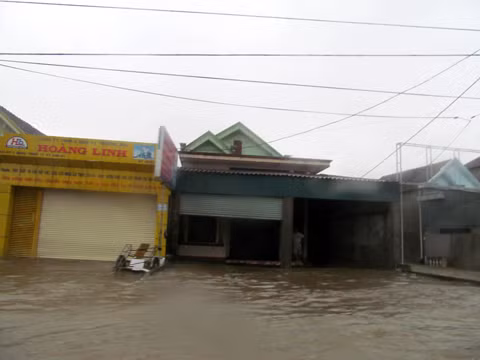 Lũ trên các sông ở Nghệ An và Hà Tĩnh đang lên ảnh 1
