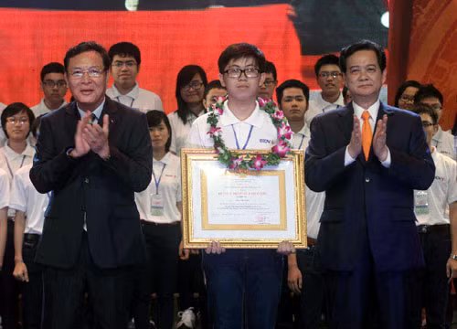 Tuyên dương các học sinh giỏi ảnh 1