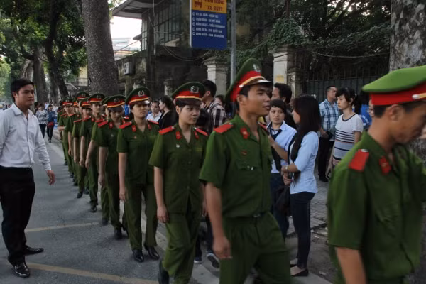 Thế hệ trẻ cả nước đến viếng Đại tướng Võ Nguyên Giáp ảnh 2