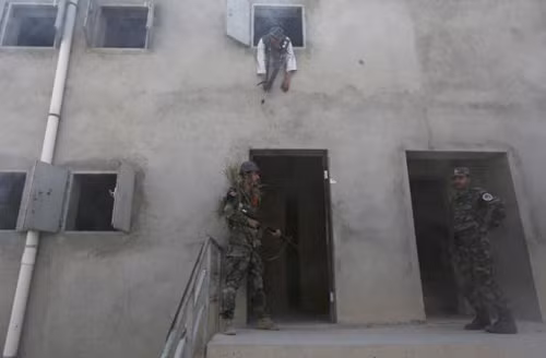 Quân đội Afghanistan tập trận ấn tượng ảnh 2