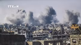 Israel leo thang chiến sự ở Gaza: Đánh phá đường hầm, tấn công trung tâm viện trợ