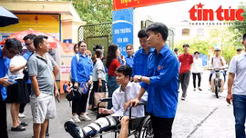 Nắng đã có mũ, mưa đã có ô tiếp sức cho các sĩ tử thi tốt nghiệp THPT 2024