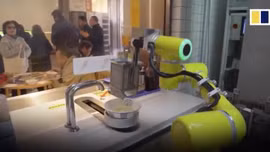 Robot nấu ăn không thua kém đầu bếp tại nhà hàng ở Trung Quốc