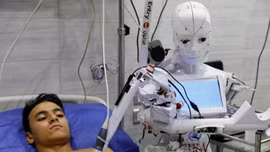 Y tá robot chăm sóc bệnh nhân nghi mắc COVID-19 tại Ai Cập