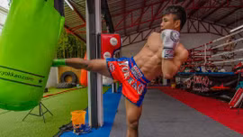 Võ sĩ Muay Thái thất nghiệp chật vật sống qua mùa dịch