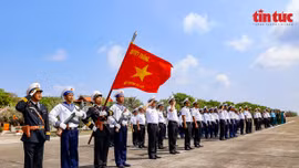 Thiêng liêng lễ chào cờ Tổ quốc trên quần đảo Trường Sa