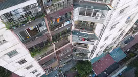 'Chuồng cọp' lơ lửng ở chung cư cao tầng Hà Nội