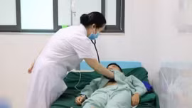 37 vận động viên Sơn La nhập viện nghi do ngộ độc thức ăn
