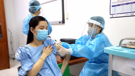 1.020 ‘bà bầu’ tại quận Hoàng Mai (Hà Nội) được tiêm vaccine phòng COVID-19