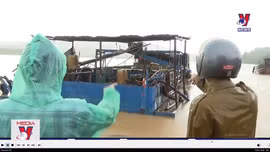 Bắt quả tang 2 tàu hút cát trái phép trên sông Sê San