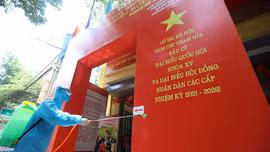 Hà Nội phun khử khuẩn phòng dịch COVID-19 ở nhiều điểm bầu cử