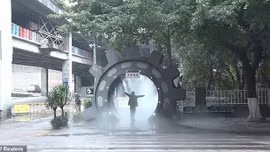 Hầm khử trùng toàn thân trong 20 giây phòng virus Corona