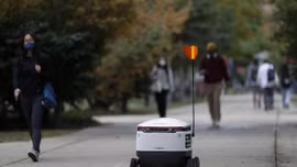 Robot đi siêu thị hộ - Cứu tinh của những người cách ly vì COVID-19