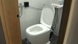 Hàn Quốc sáng chế toilet thân thiện biến chất thải thành năng lượng và tiền ảo