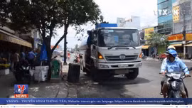Ngã trúng gầm xe bồn, 2 bé gái tử vong thương tâm 