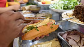 Đình chỉ hoạt động quán bánh mì Phượng 3-5 tháng