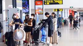 Yêu cầu 'siết' kiểm soát nhân viên bốc xếp sân bay