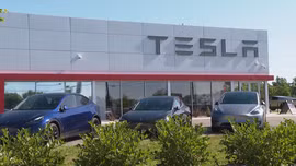 Tesla triệu hồi 375.000 xe do vấn đề trợ lực lái